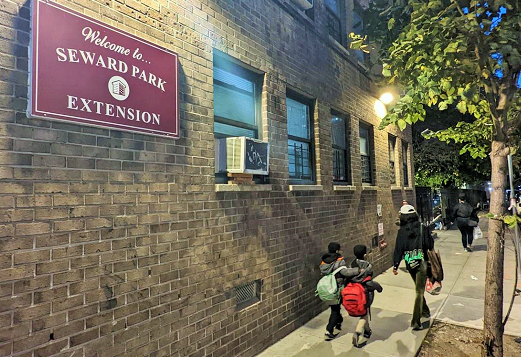 The building at 154 Broome Street is also part of Seward Park Extension. (Photo by Maria Monica Fernandez)